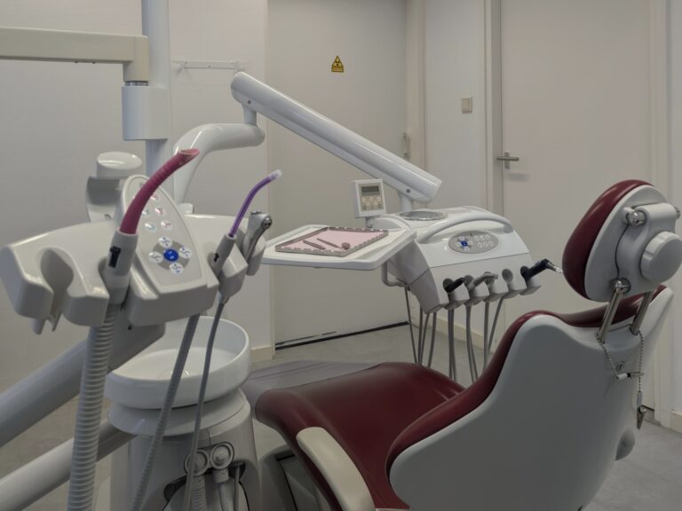 shiny-smile-dentist-clinic-inside-2.jpg