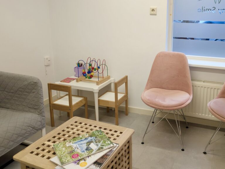shiny-smile-dentist-clinic-waiting-room-2-2.jpg