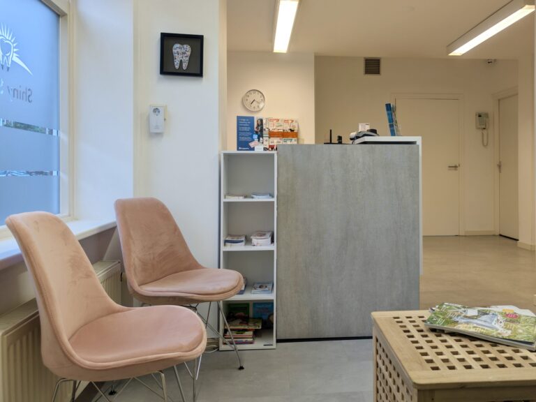 shiny-smile-dentist-clinic-waiting-room-scaled.jpg